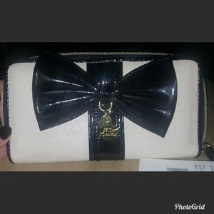 Betsey Johnson big bow wallet